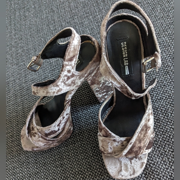 *NEW* Designer Lab (Lord&Taylor) Velvet Chunky Heels - Picture 2 of 3